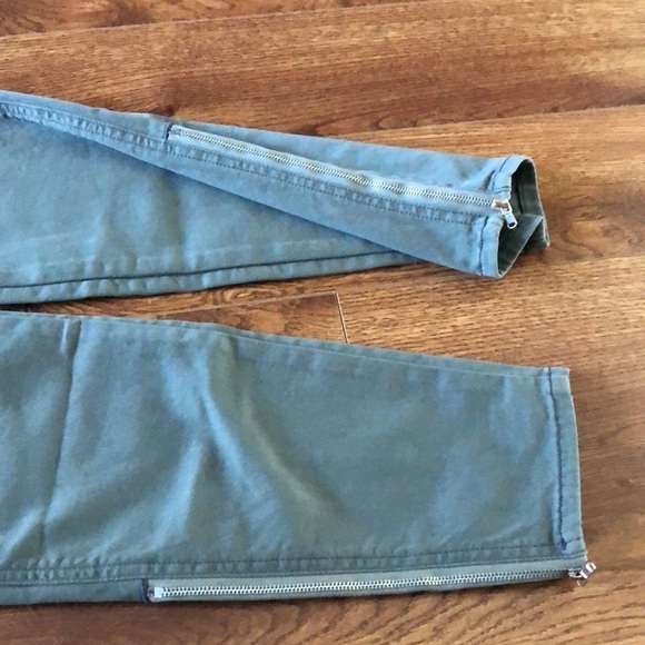 J Brand NWT Cropped Stretch Cotton-blend Twill Skinny Pants in caster green - Picture 7 of 9